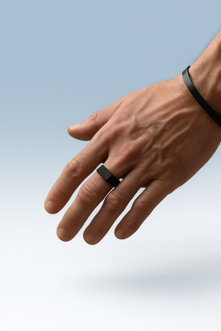 טבעת לגבר - BLACK SIGNET RING