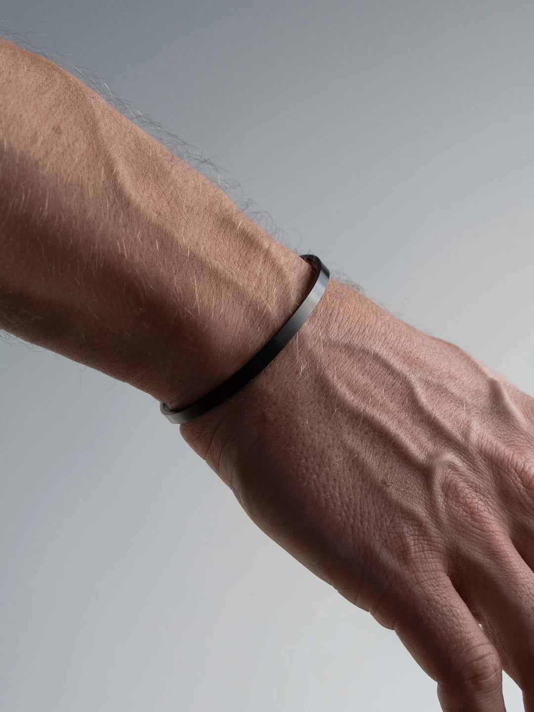 צמיד לגבר - BLACK MINIMAL UNSIZE CUFF