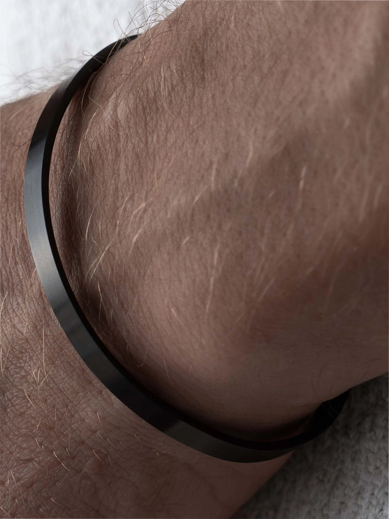 צמיד לגבר - BLACK MINIMAL UNSIZE CUFF