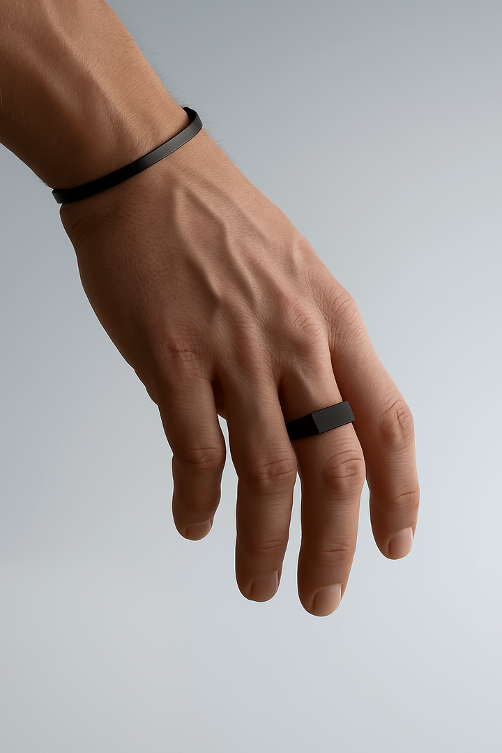 טבעת לגבר - BLACK SIGNET RING